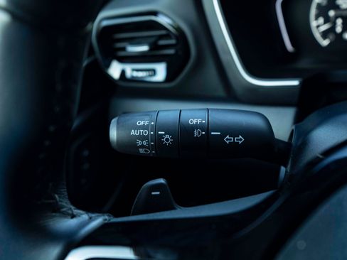 Used 2025 Honda Pilot Touring image 24