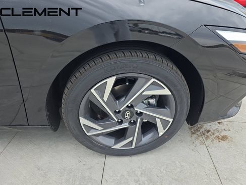 Certified 2025 Hyundai Elantra Sport FWD image 38