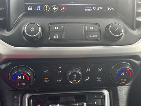 Used 2021 GMC Acadia SLE image 17