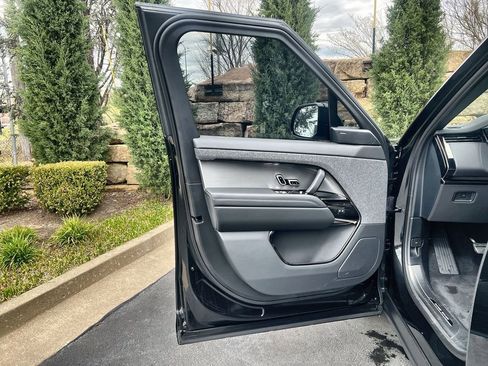 New 2026 Land Rover Range Rover Sport Dynamic SE AWD/4WD image 17
