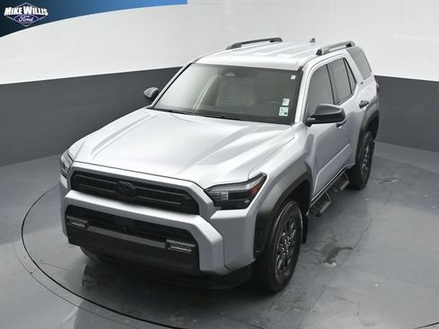 Used 2025 Toyota 4Runner SR5 AWD/4WD image 11
