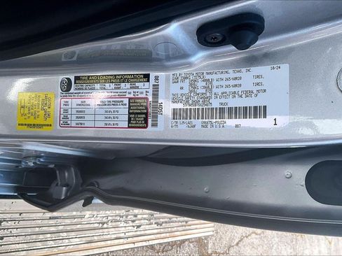 Used 2025 Toyota Tundra Platinum AWD/4WD image 33