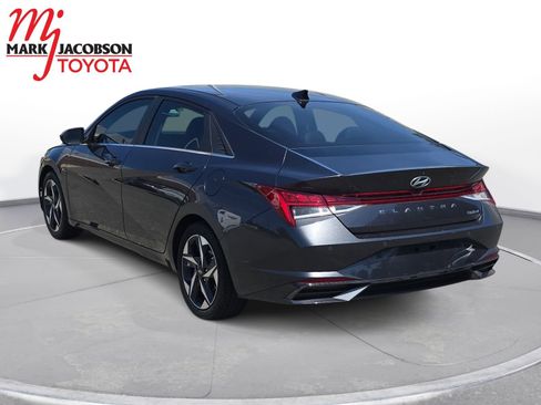 Used 2022 Hyundai Elantra Limited FWD image 7