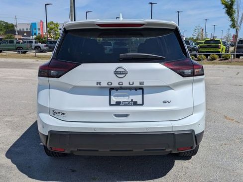 Used 2024 Nissan Rogue SV image 4