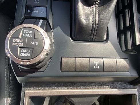 Used 2025 Toyota Tacoma TRD Off-Road AWD/4WD image 29