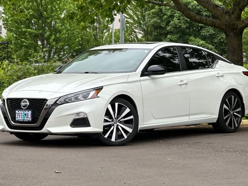 Used 2022 Nissan Altima 2.0 SR FWD image 1