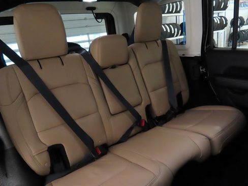 Used 2018 Jeep Wrangler Unlimited Rubicon image 27