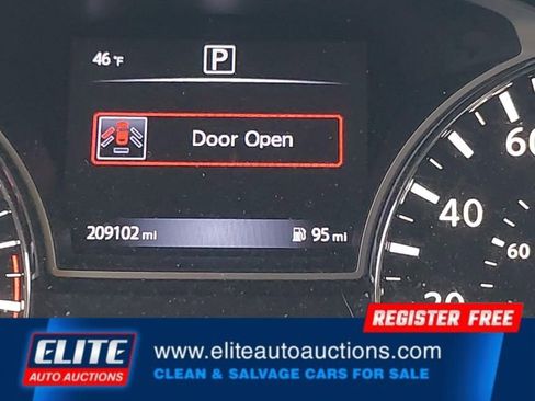 Used 2016 Nissan Pathfinder SV image 30