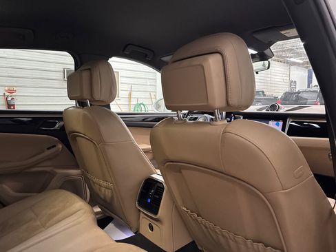 Used 2019 Porsche Macan image 30