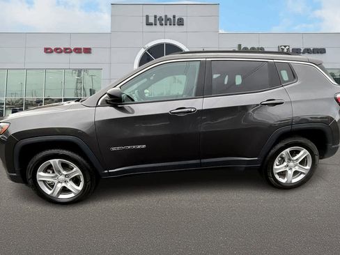 Used 2024 Jeep Compass Latitude image 5