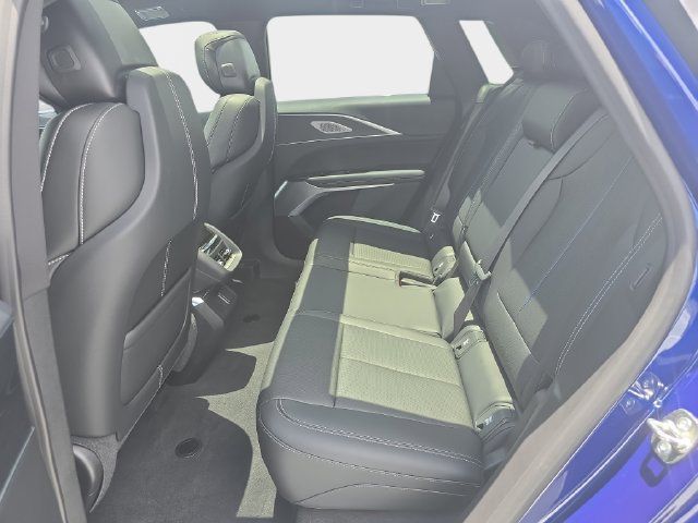 Used 2026 Cadillac Lyriq Signature Sport AWD/4WD image 27
