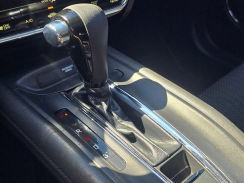 Used 2018 Honda HR-V EX image 34