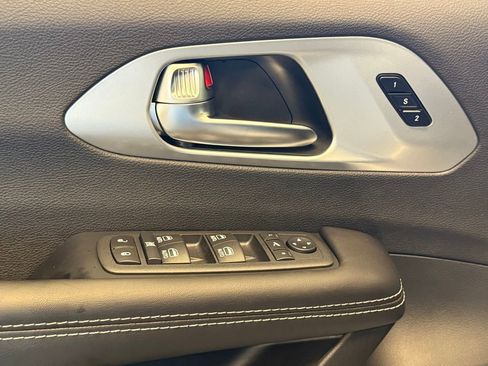 New 2026 Chrysler Pacifica Limited image 25