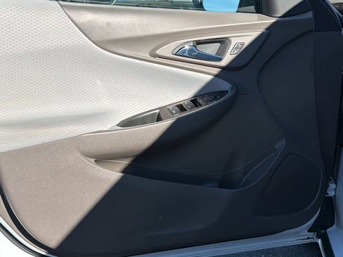 Used 2018 Chevrolet Malibu LT FWD image 23