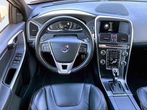 Used 2017 Volvo XC60 T6 R-Design image 5