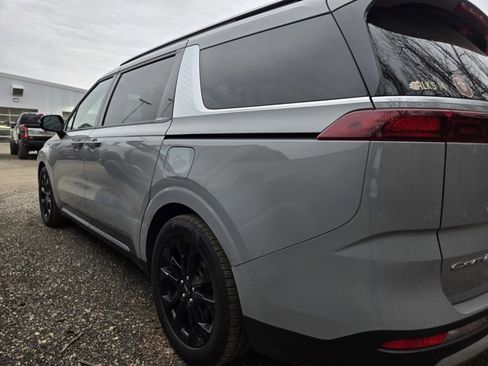 Used 2022 Kia Carnival SX image 3