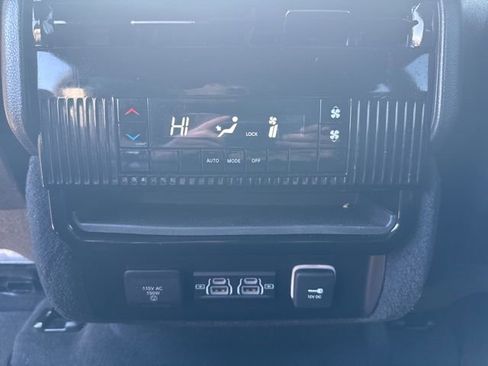 Used 2024 Jeep Wagoneer Series II w/ Flexible Seating Group AWD/4WD image 15