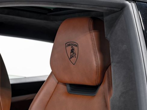 Used 2022 Lamborghini Urus AWD/4WD image 21