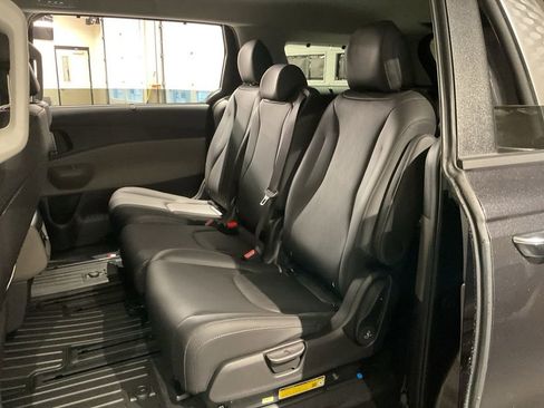 New 2026 Kia Carnival EX FWD image 19