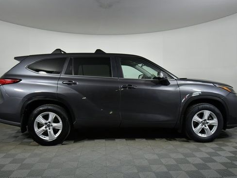 Used 2023 Toyota Highlander LE image 15