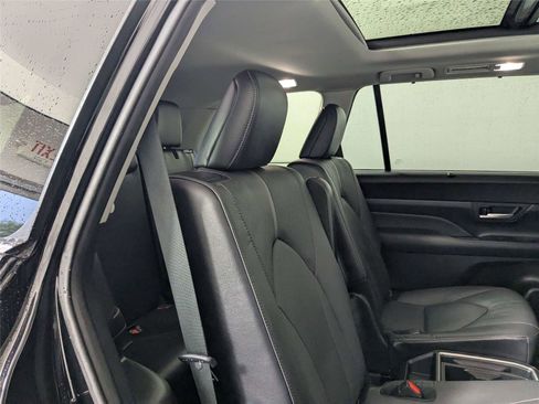 Used 2024 Toyota Grand Highlander Platinum image 25
