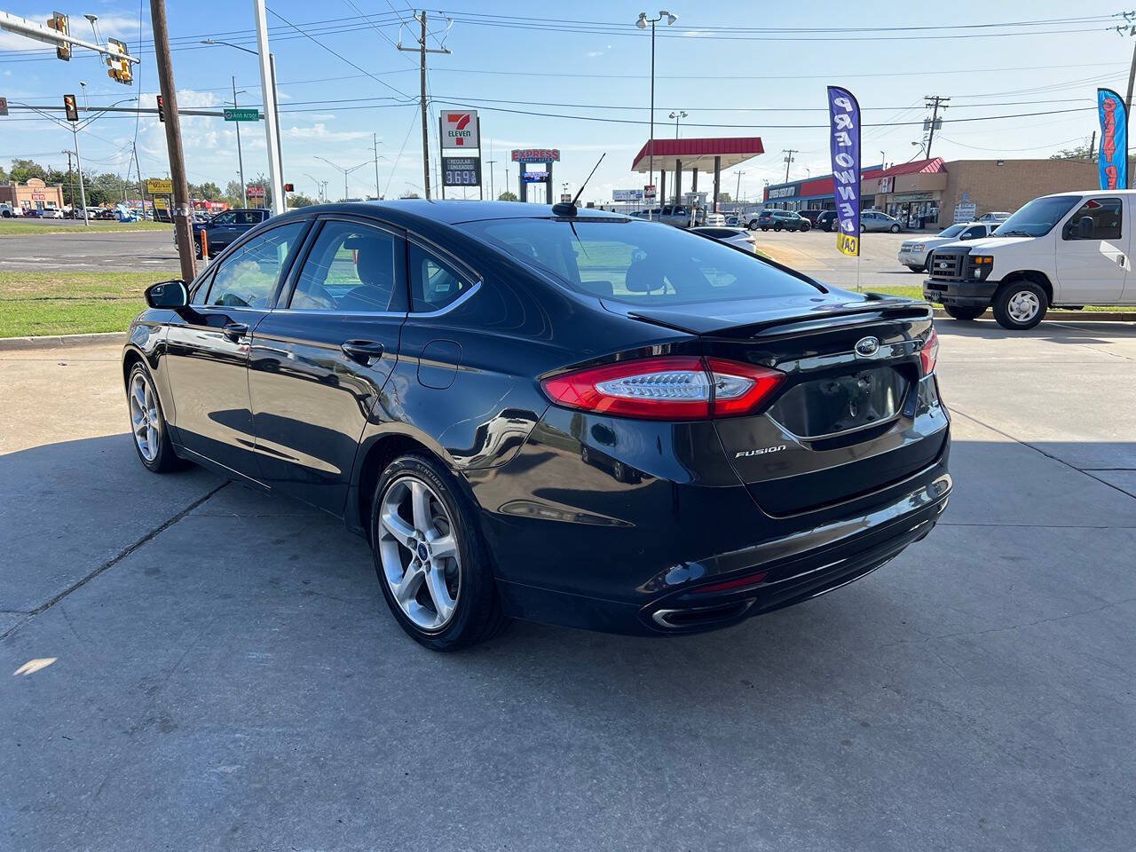 Used 2015 Ford Fusion SE w/ Equipment Group 201A FWD image 5