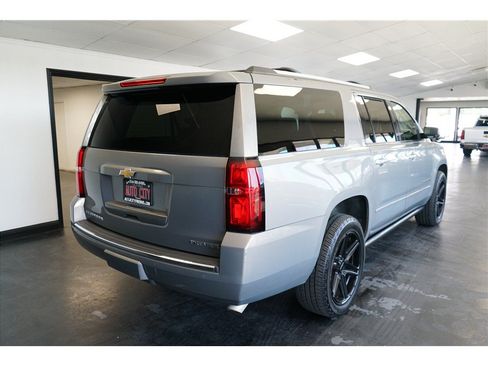 Used 2019 Chevrolet Suburban Premier w/ Premier Plus Edition AWD/4WD image 7