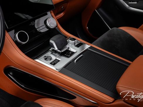 Used 2024 Jaguar F-PACE SVR image 30