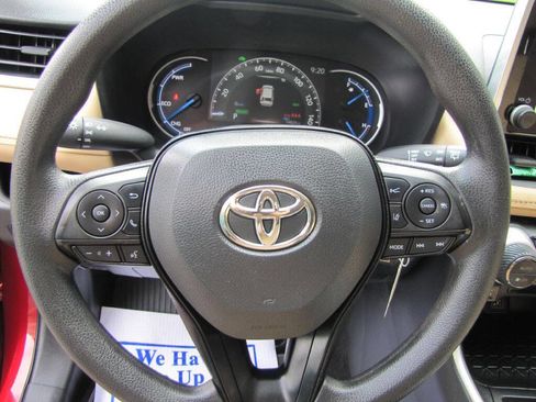 Used 2024 Toyota RAV4 LE image 33