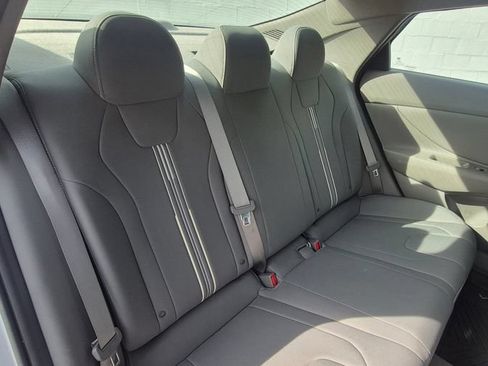 Used 2023 Hyundai Elantra SEL w/ Convenience Package FWD image 5