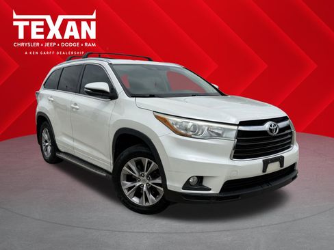 Used 2015 Toyota Highlander XLE FWD image 1