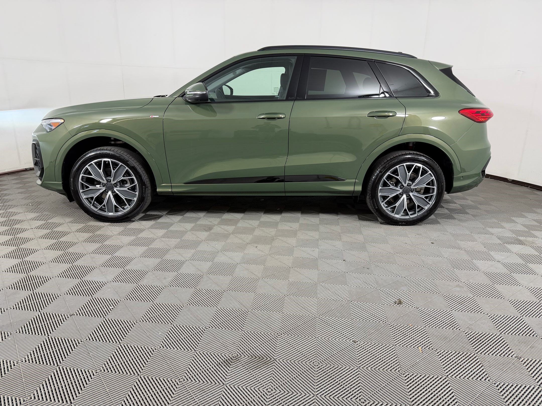 New 2026 Audi Q5 Premium AWD/4WD image 2