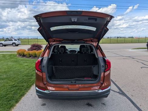 Used 2019 GMC Terrain SLT w/ Preferred Package FWD image 8