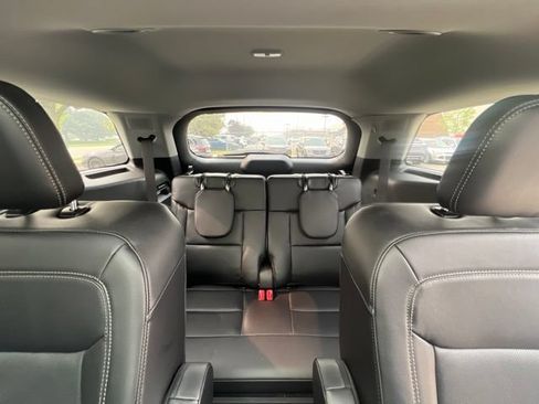Used 2023 Ford Explorer Limited w/ Limited Technology Package AWD/4WD image 18