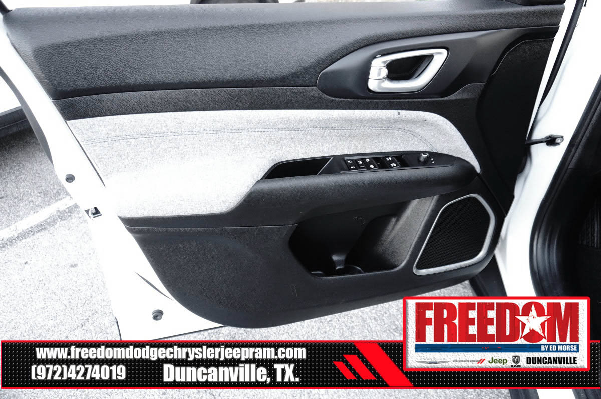Used 2024 Jeep Compass Latitude AWD/4WD image 38