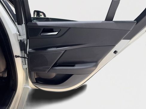 Used 2018 Jaguar XE Premium image 23