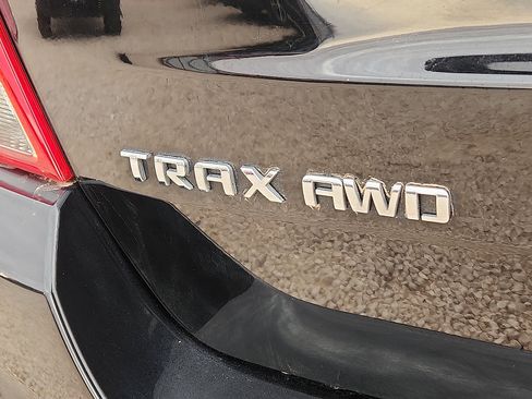 Used 2022 Chevrolet Trax LT w/ LT Convenience Package image 8