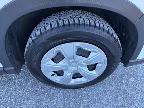 Used 2023 Subaru Forester Base image 18