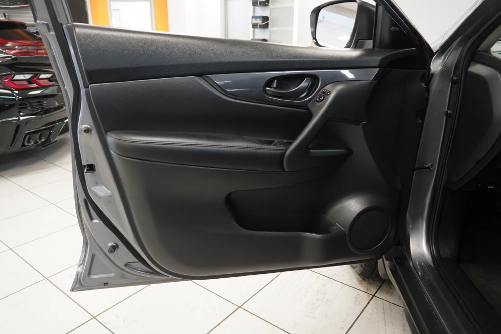 Used 2019 Nissan Rogue S AWD/4WD image 6