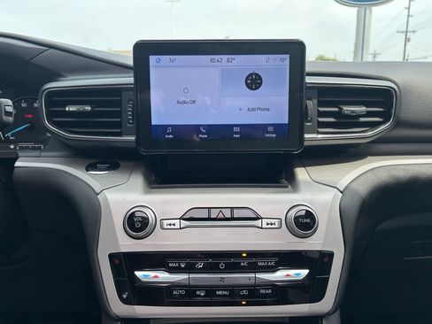 Used 2023 Ford Explorer XLT w/ Equipment Group 202A AWD/4WD image 19