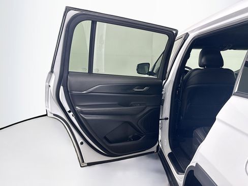 Used 2024 Jeep Grand Cherokee L Altitude image 25