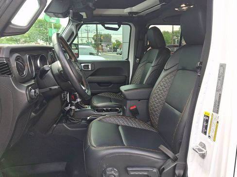 Used 2022 Jeep Wrangler Unlimited Sahara AWD/4WD image 16