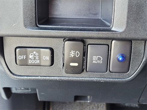 Certified 2018 Toyota Tacoma SR image 16