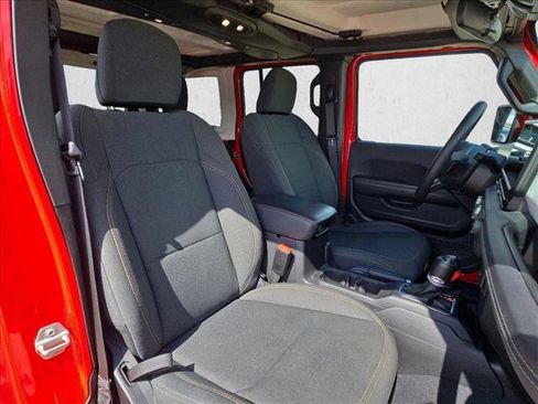 Used 2025 Jeep Wrangler Unlimited Sahara AWD/4WD image 18