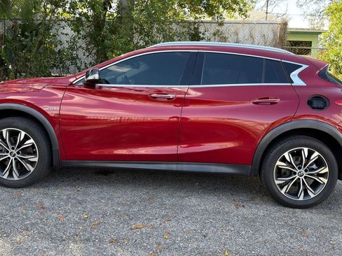 Used 2018 INFINITI QX30 AWD image 4