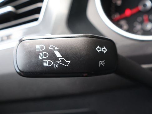 Used 2021 Volkswagen Tiguan SE AWD/4WD image 31