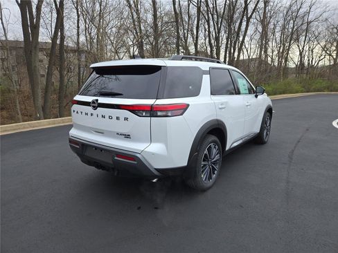 New 2026 Nissan Pathfinder Platinum AWD/4WD image 3