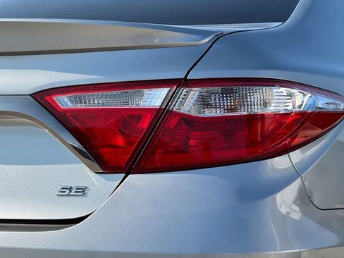 Used 2016 Toyota Camry SE image 32