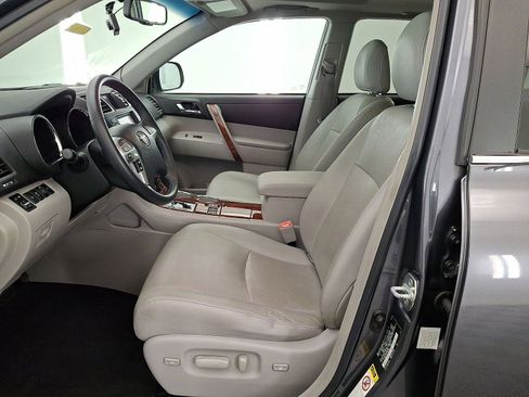 Used 2012 Toyota Highlander Limited w/ Tow Pkg AWD/4WD image 3