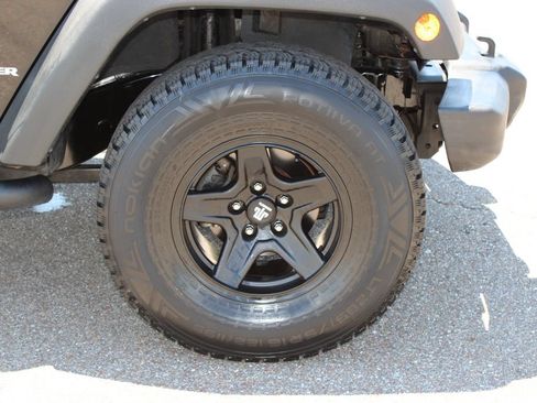 Used 2015 Jeep Wrangler Sport AWD/4WD image 5